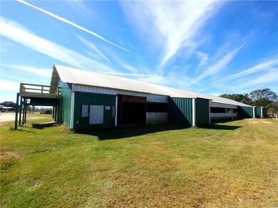 20 Stall Barn with 2nd Story Viewing Deck