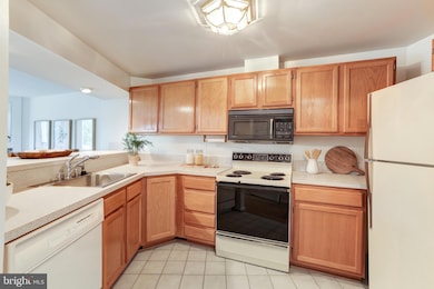 1686 Oaktree Ct, Reston, VA 20194 - photo 5