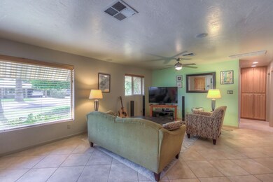 Family Room (1)-FULL