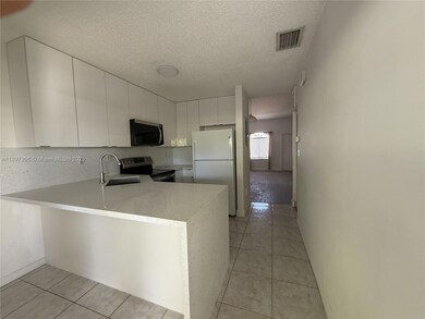 18942 NW 86th Ct unit 4106, Hialeah, FL 33015 - photo 6