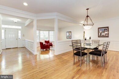 9476 Turnberry Dr, Potomac, MD 20854 - photo 4