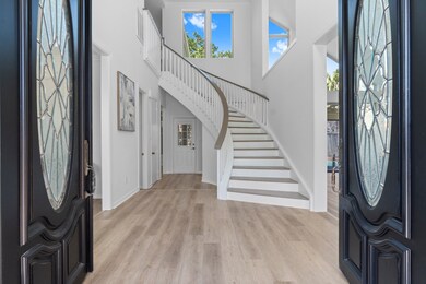 The first glimpse provides a grand entrance and do