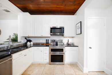 3102 Eisenhauer Rd unit 6, San Antonio, TX 78209 - photo 2