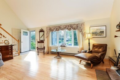 005-Living_Room-5017683-medium