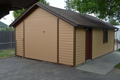 Man Cave/She Shed