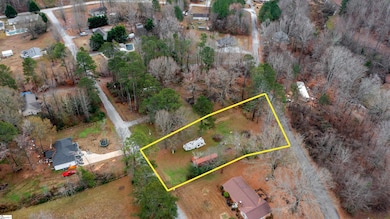 472 New Hampshire Cir, Clinton, SC 29325 - photo 5