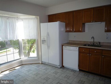 12262 Wye Oak Commons Cir, Burke, VA 22015 - photo 5