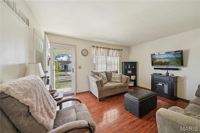 3175 Chicory Creek Ln, Florissant, MO 63031 - photo 2