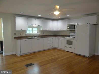 910 Pine St, Honey Brook, PA 19344 - photo 5