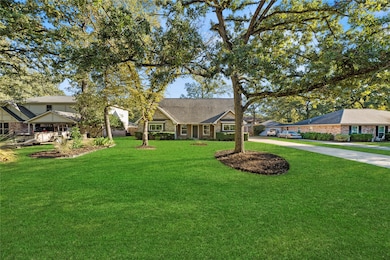 Welcome Home!  
Please note that lawn has been virtually enhanced.