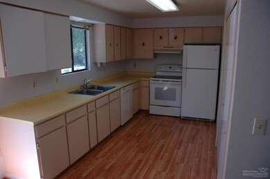 937 SW Central Ave, Grants Pass, OR 97526 - photo 3