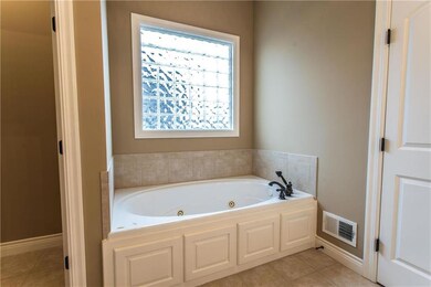 10009 Sunset Dr, Lenexa, KS 66220 - photo 7