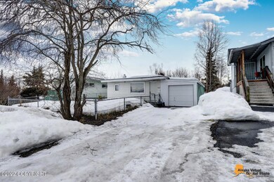 4207 Garfield St, Anchorage, AK 99503 - photo 3