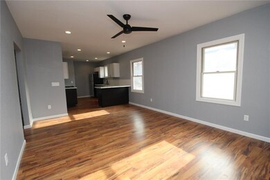 216 W 11th St S, Newton, IA 50208 - photo 4