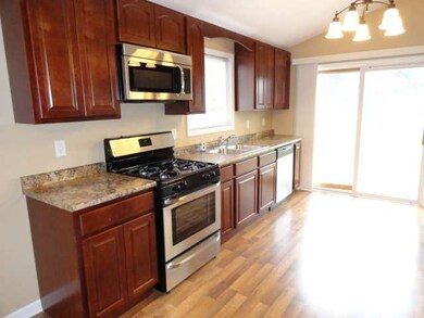 1726 Queens Ct, Carpentersville, IL 60110 - photo 5