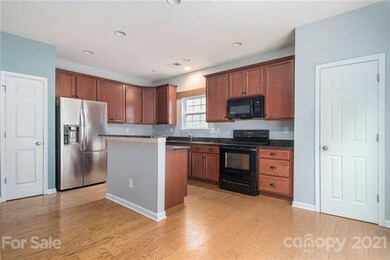 1637 Beleek Ridge Ln, Clover, SC 29710 - photo 4