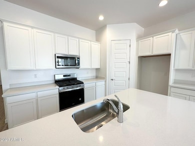 10 - Kitchen