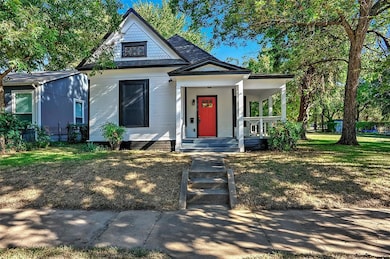 1015 W Chestnut St, Denison, TX 75020 - photo 2