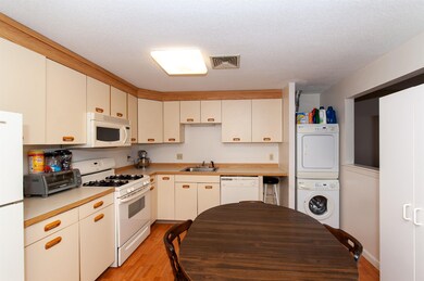 3 Roedean Dr unit UC206, Nashua, NH 03063 - photo 6