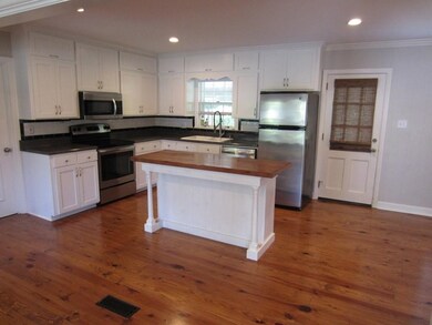 1805 W Lakeridge Dr, Albany, GA 31707 - photo 5