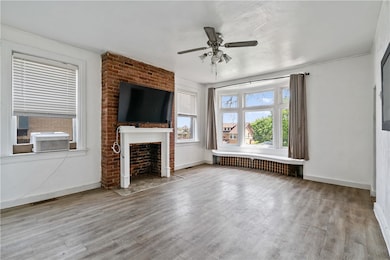 Bottom Unit - Living Room