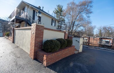 Roxbury Rd Condo-13