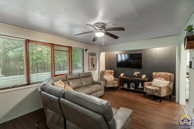 739 SW Randolph Ave, Topeka, KS 66606 - photo 6