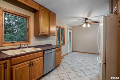 2328 W 10th St, Davenport, IA 52804 - photo 6