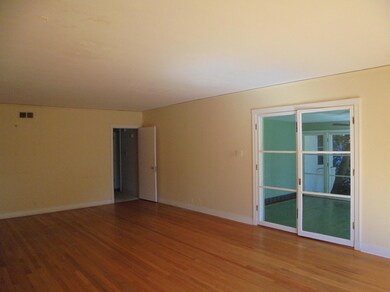 807 W 15th_Laurel_Living Room 1