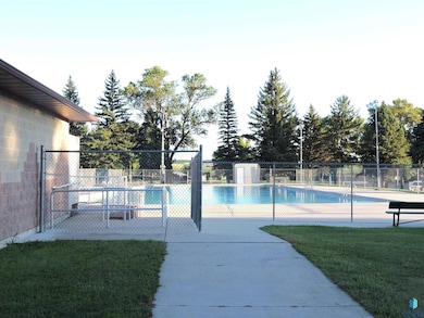 820 E 3rd St, Dell Rapids, SD 57022 - photo 4