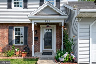 958 E Pine St, Palmyra, PA 17078 - photo 4