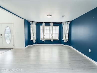 252 Catalpa Dr, Kunkletown, PA 18058 - photo 6