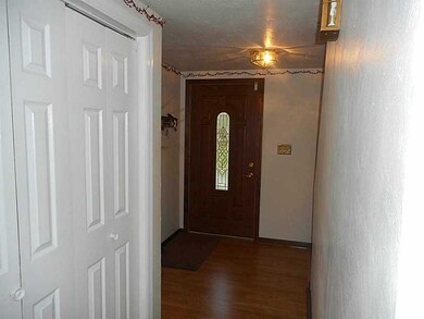 Entry/Foyer.