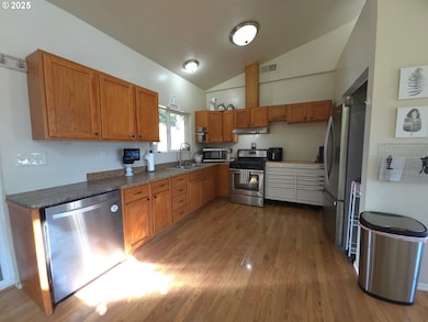 340 Kalapuya Way, Cottage Grove, OR 97424 - photo 6