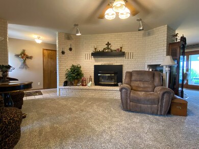 915 N Elm St, Mooreland, OK 73852 - photo 3