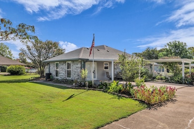 107 Fort Graham Cir, Waco, TX 76705 - photo 2