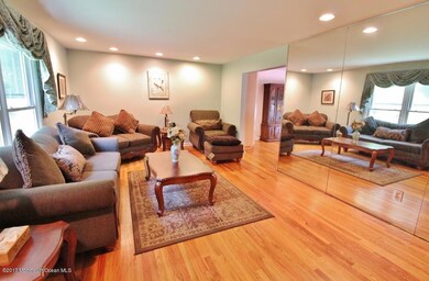 16 Salisbury Ct, Holmdel, NJ 07733 - photo 4