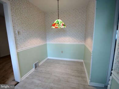 31 W Greenhill Rd, Broomall, PA 19008 - photo 5