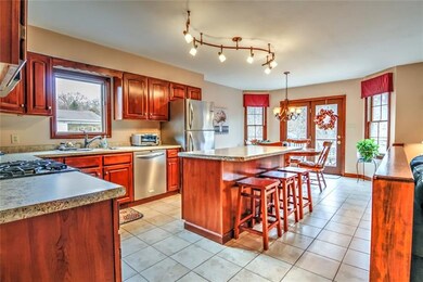21x11 Eat-in-kitchen with stainless steel applianc