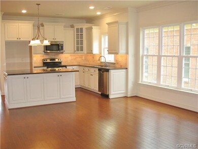 Kitchen w/Breakfast Area (Model Photo)