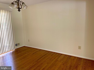 5009 Portsmouth Rd, Fairfax, VA 22032 - photo 4