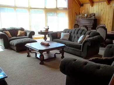 Living room & dining area