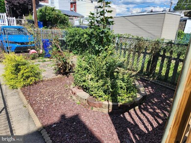 325 Spruce St, West Reading, PA 19611 - photo 7