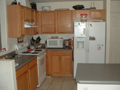 MORE KITCHEN