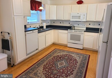 7329 Summerwind Cir, Laurel, MD 20707 - photo 5