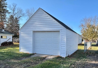 118 Crocker Ave N, Thief River Falls, MN 56701 - photo 5