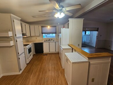 20451 Powell Rd unit 121, Dunnellon, FL 34431 - photo 3