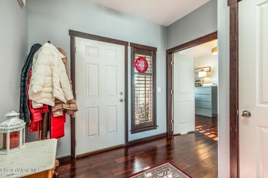 Front door/Offic