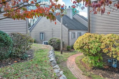 81 Hollister Way N, Glastonbury, CT 06033 - photo 3