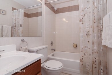 2158 Sunderland Ct unit 201B, Naperville, IL 60565 - photo 5